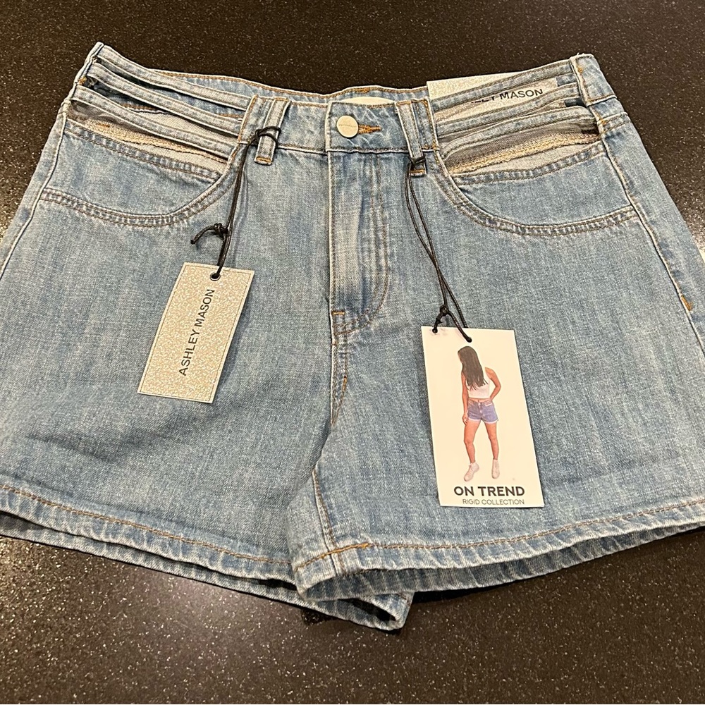 Women’s Short “Ashley Mason” Size 11/30 New